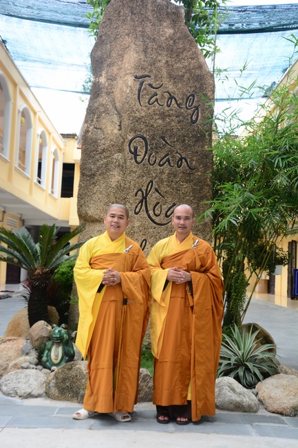 Wishing a long life to the Senior Abbot