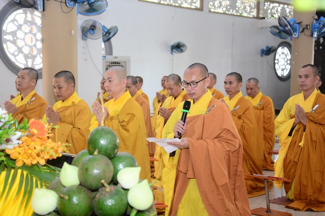 Wishing a long life to the Senior Abbot