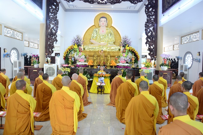 Wishing a long life to the Senior Abbot