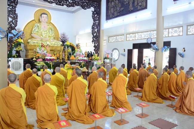 Wishing a long life to the Senior Abbot