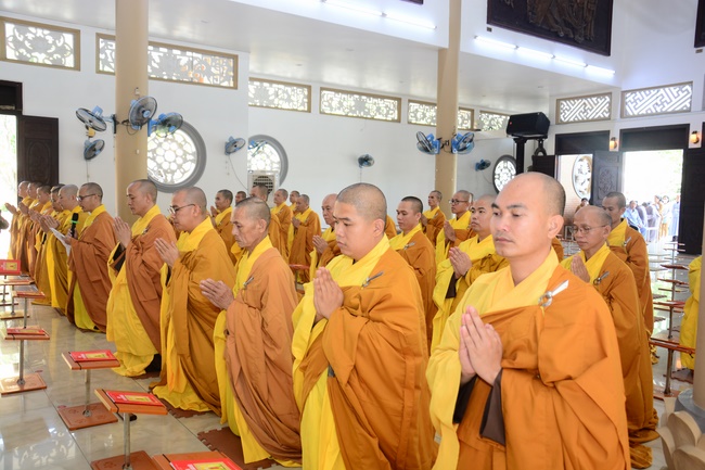 Wishing a long life to the Senior Abbot