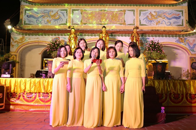 Hoa đăng kỷ niệm đức Phật A Di Đà tại chùa Đống Cao, Thanh Hóa