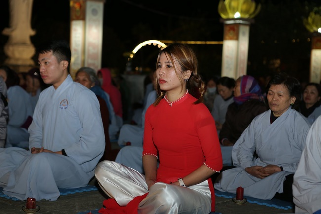 Hoa đăng kỷ niệm đức Phật A Di Đà tại chùa Đống Cao, Thanh Hóa