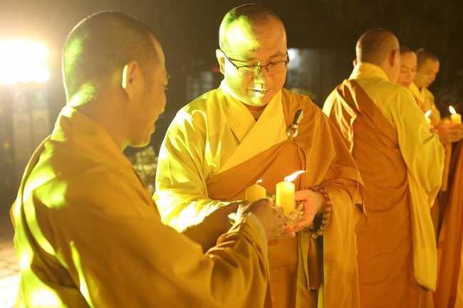 Hoa đăng kỷ niệm đức Phật A Di Đà tại chùa Đống Cao, Thanh Hóa