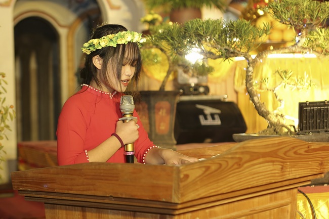 Hoa đăng kỷ niệm đức Phật A Di Đà tại chùa Đống Cao, Thanh Hóa