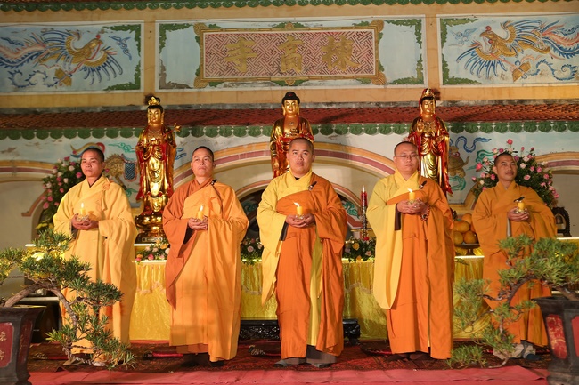 Hoa đăng kỷ niệm đức Phật A Di Đà tại chùa Đống Cao, Thanh Hóa