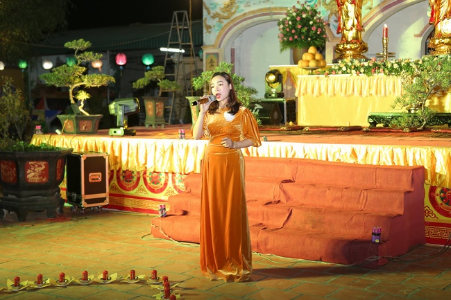 Hoa đăng kỷ niệm đức Phật A Di Đà tại chùa Đống Cao, Thanh Hóa