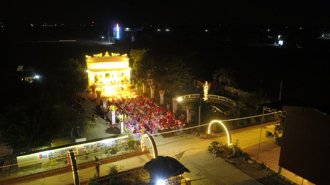 Hoa đăng kỷ niệm đức Phật A Di Đà tại chùa Đống Cao, Thanh Hóa