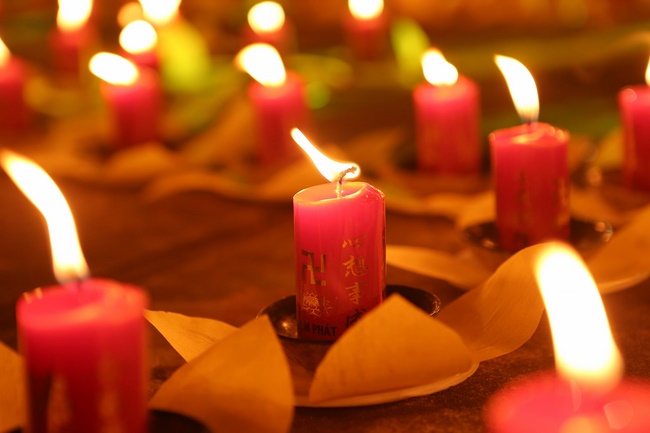 Hoa đăng kỷ niệm đức Phật A Di Đà tại chùa Đống Cao, Thanh Hóa