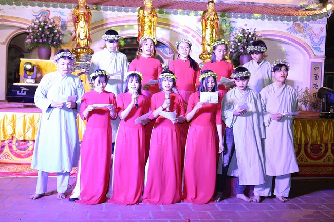 Hoa đăng kỷ niệm đức Phật A Di Đà tại chùa Đống Cao, Thanh Hóa