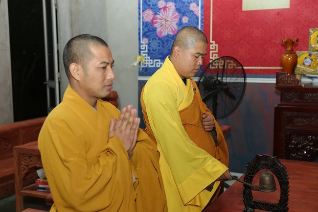 Hoa đăng kỷ niệm đức Phật A Di Đà tại chùa Đống Cao, Thanh Hóa