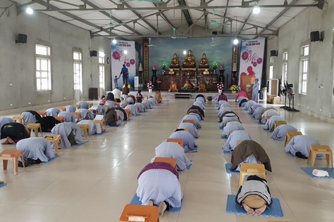 The 10th retreat “Practice as the Buddha's Teachings” at Dong Cao Pagoda