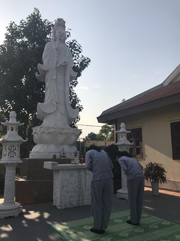 Chùa Tiêu Dao hướng dẫn oai nghi của người Phật tử