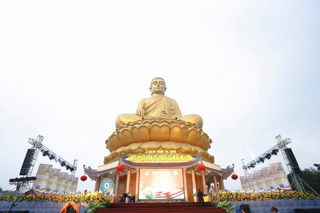 The inauguration ceremony of Buddha Shakyamuni statue 42m at Phuc Lac pagoda, Nghe An