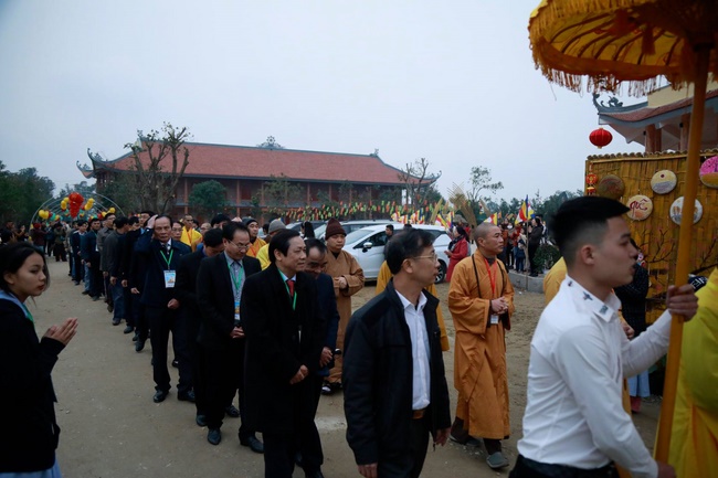 The inauguration ceremony of Buddha Shakyamuni statue 42m at Phuc Lac pagoda, Nghe An
