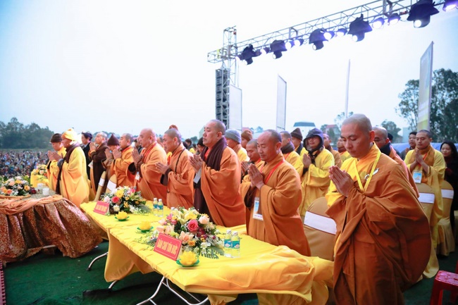 The inauguration ceremony of Buddha Shakyamuni statue 42m at Phuc Lac pagoda, Nghe An