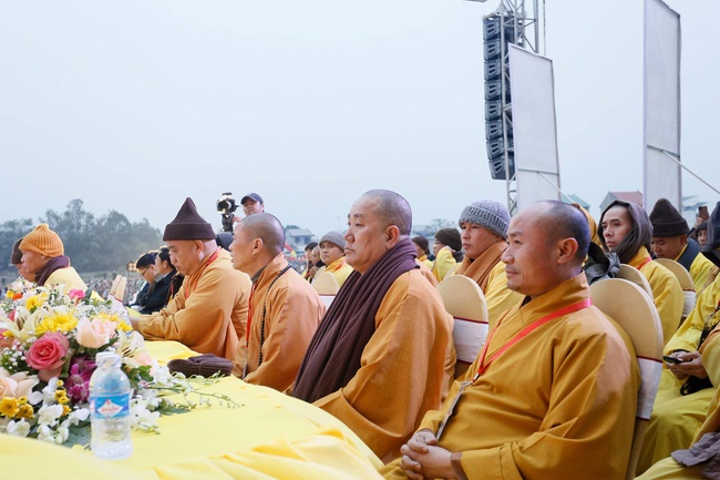 The inauguration ceremony of Buddha Shakyamuni statue 42m at Phuc Lac pagoda, Nghe An