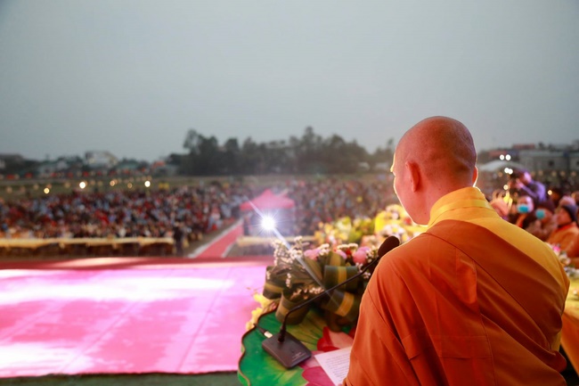 The inauguration ceremony of Buddha Shakyamuni statue 42m at Phuc Lac pagoda, Nghe An
