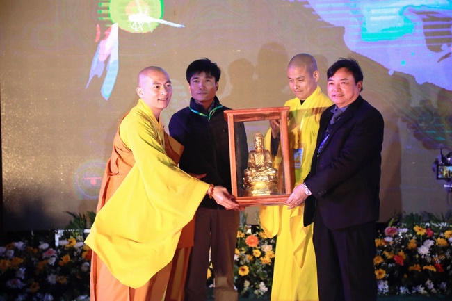The inauguration ceremony of Buddha Shakyamuni statue 42m at Phuc Lac pagoda, Nghe An