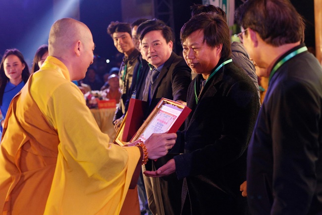 The inauguration ceremony of Buddha Shakyamuni statue 42m at Phuc Lac pagoda, Nghe An