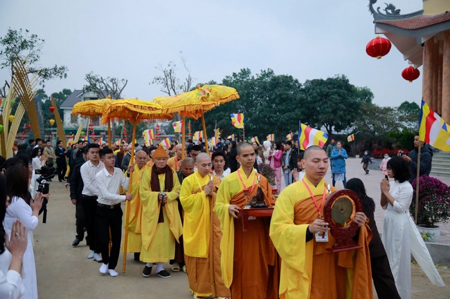 The inauguration ceremony of Buddha Shakyamuni statue 42m at Phuc Lac pagoda, Nghe An