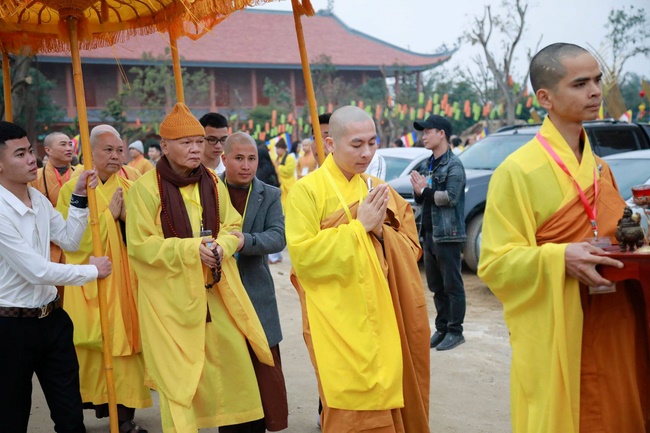 The inauguration ceremony of Buddha Shakyamuni statue 42m at Phuc Lac pagoda, Nghe An