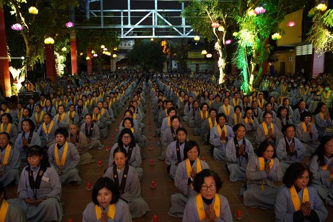 Attending the floral candle light ceremony on the Shakyamuni Buddha's Attainment Day at Bang Pagoda - Ha Noi