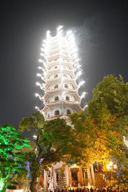 Attending the floral candle light ceremony on the Shakyamuni Buddha's Attainment Day at Bang Pagoda - Ha Noi