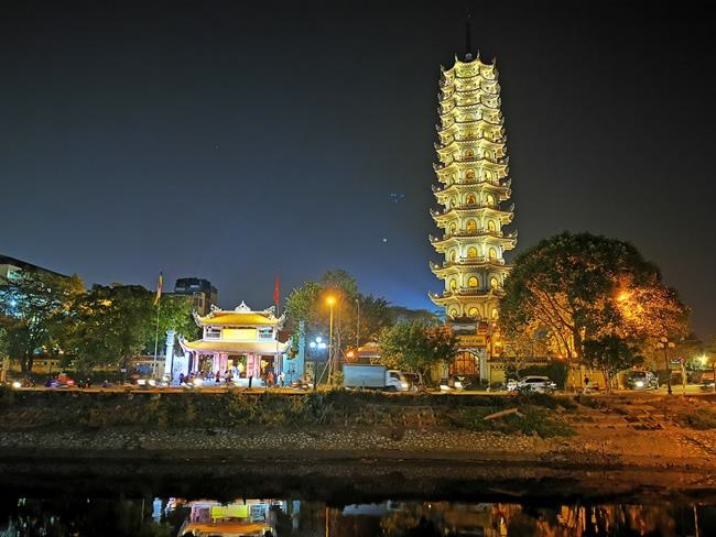 Attending the floral candle light ceremony on the Shakyamuni Buddha's Attainment Day at Bang Pagoda - Ha Noi