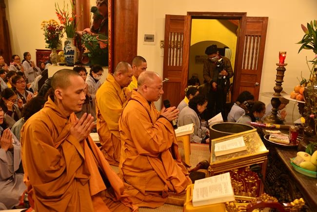Attending the floral candle light ceremony on the Shakyamuni Buddha's Attainment Day at Bang Pagoda - Ha Noi