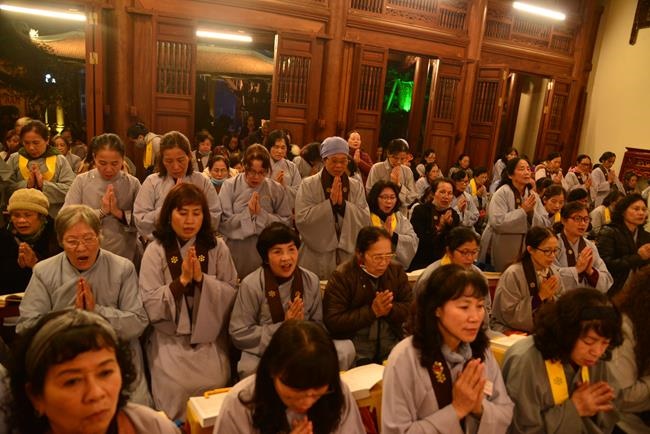 Attending the floral candle light ceremony on the Shakyamuni Buddha's Attainment Day at Bang Pagoda - Ha Noi