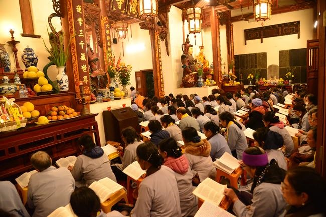 Attending the floral candle light ceremony on the Shakyamuni Buddha's Attainment Day at Bang Pagoda - Ha Noi