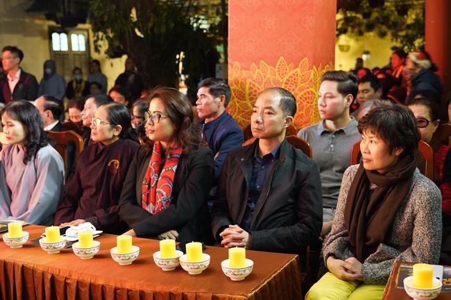 Attending the floral candle light ceremony on the Shakyamuni Buddha's Attainment Day at Bang Pagoda - Ha Noi