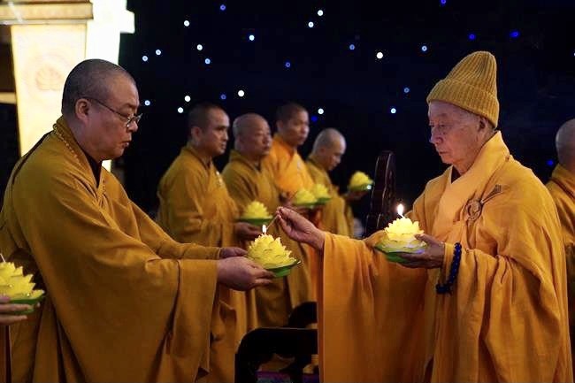 Attending the floral candle light ceremony on the Shakyamuni Buddha's Attainment Day at Bang Pagoda - Ha Noi