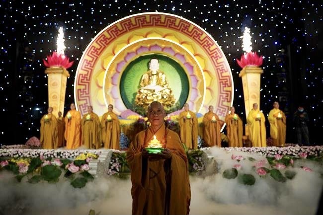 Attending the floral candle light ceremony on the Shakyamuni Buddha's Attainment Day at Bang Pagoda - Ha Noi