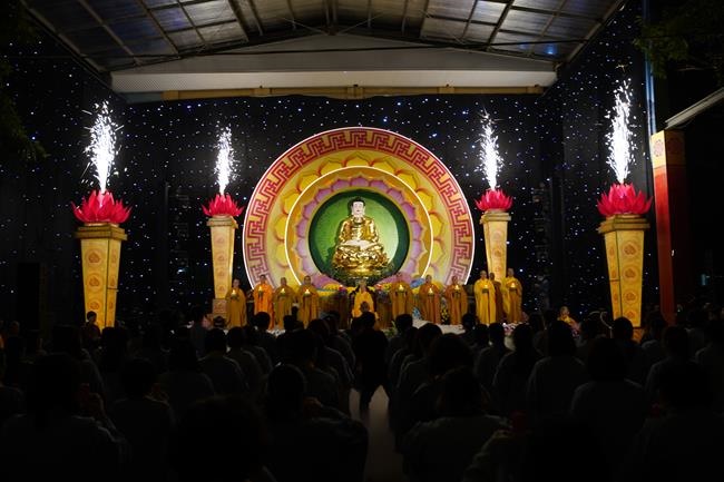 Attending the floral candle light ceremony on the Shakyamuni Buddha's Attainment Day at Bang Pagoda - Ha Noi