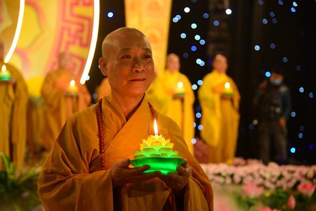 Attending the floral candle light ceremony on the Shakyamuni Buddha's Attainment Day at Bang Pagoda - Ha Noi