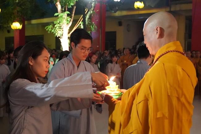 Attending the floral candle light ceremony on the Shakyamuni Buddha's Attainment Day at Bang Pagoda - Ha Noi