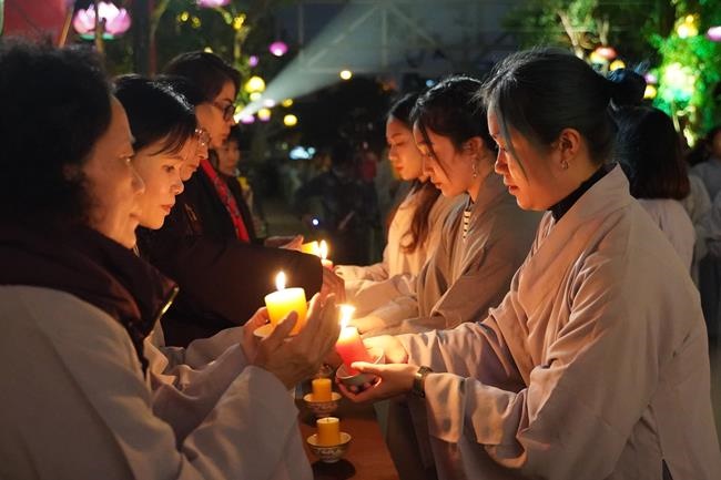 Attending the floral candle light ceremony on the Shakyamuni Buddha's Attainment Day at Bang Pagoda - Ha Noi