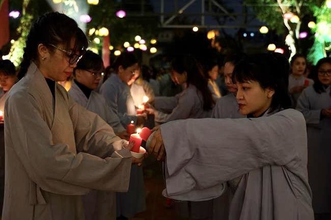 Attending the floral candle light ceremony on the Shakyamuni Buddha's Attainment Day at Bang Pagoda - Ha Noi