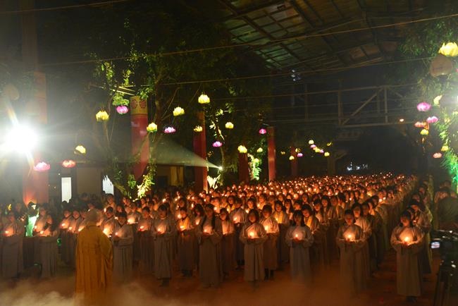 Attending the floral candle light ceremony on the Shakyamuni Buddha's Attainment Day at Bang Pagoda - Ha Noi