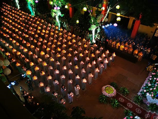 Attending the floral candle light ceremony on the Shakyamuni Buddha's Attainment Day at Bang Pagoda - Ha Noi