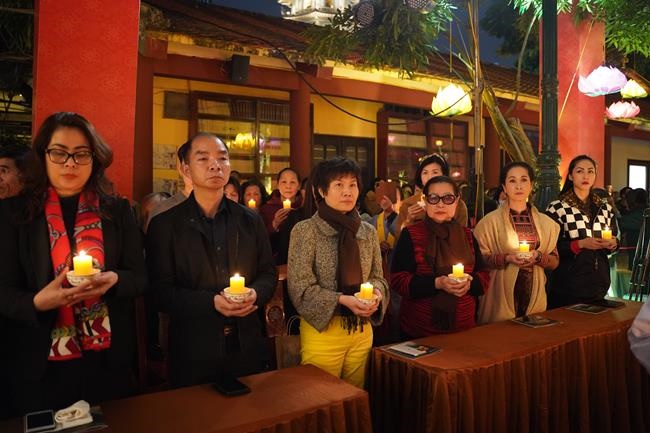 Attending the floral candle light ceremony on the Shakyamuni Buddha's Attainment Day at Bang Pagoda - Ha Noi
