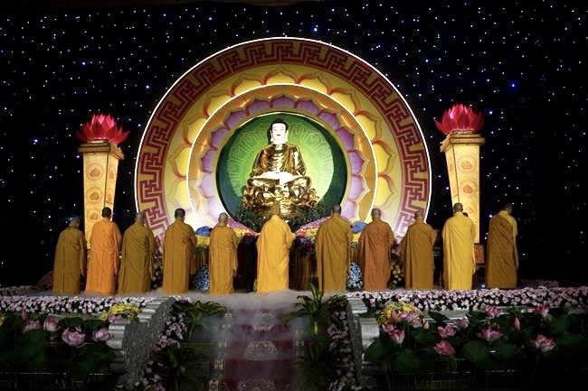 Attending the floral candle light ceremony on the Shakyamuni Buddha's Attainment Day at Bang Pagoda - Ha Noi