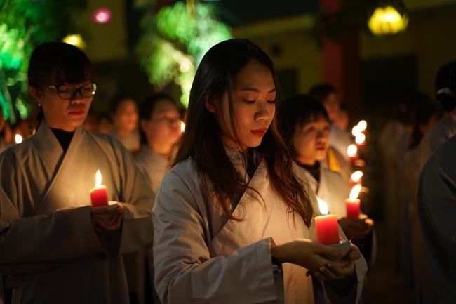 Attending the floral candle light ceremony on the Shakyamuni Buddha's Attainment Day at Bang Pagoda - Ha Noi