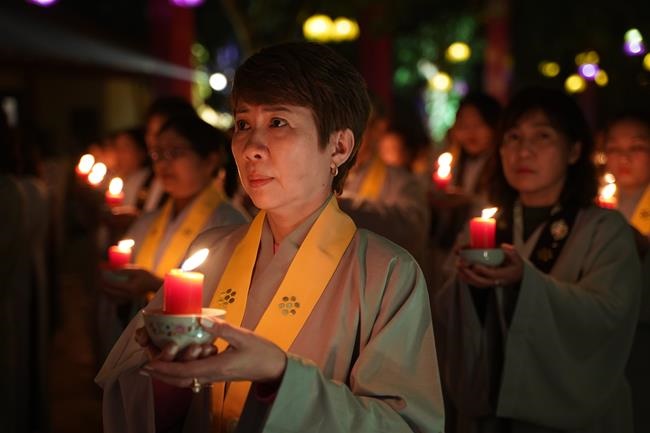 Attending the floral candle light ceremony on the Shakyamuni Buddha's Attainment Day at Bang Pagoda - Ha Noi