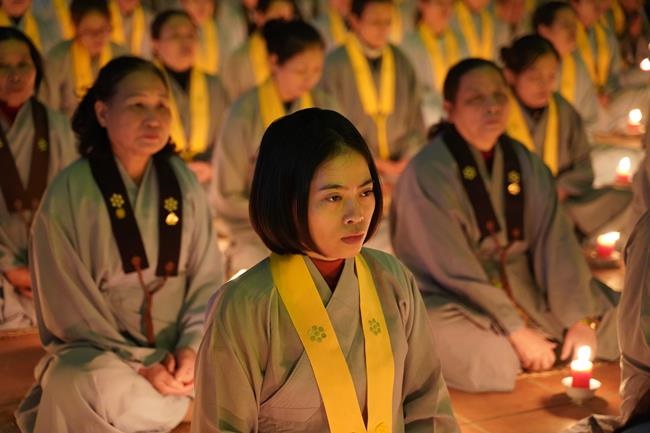 Attending the floral candle light ceremony on the Shakyamuni Buddha's Attainment Day at Bang Pagoda - Ha Noi
