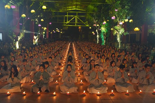 Attending the floral candle light ceremony on the Shakyamuni Buddha's Attainment Day at Bang Pagoda - Ha Noi