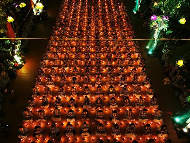Attending the floral candle light ceremony on the Shakyamuni Buddha's Attainment Day at Bang Pagoda - Ha Noi