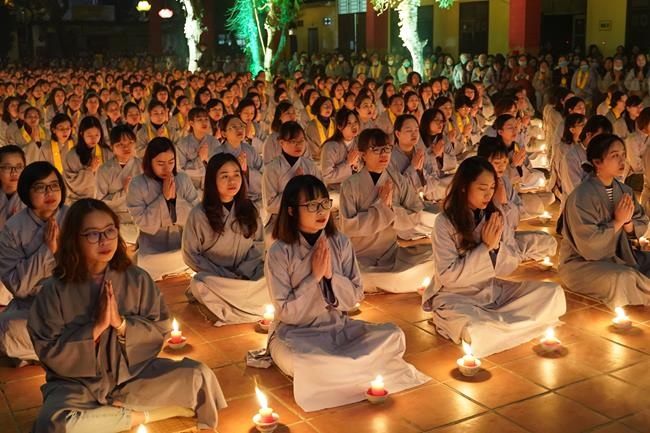 Attending the floral candle light ceremony on the Shakyamuni Buddha's Attainment Day at Bang Pagoda - Ha Noi